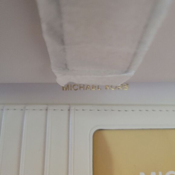 NWT Michael Kors Optic White Wristlet - Picture 9 of 9